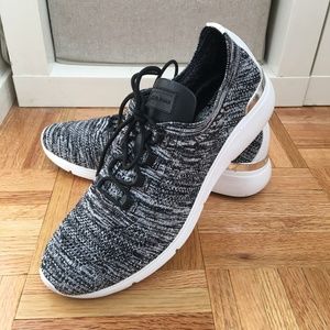 👟Michael Kors Soft Knit Sneakers💥
